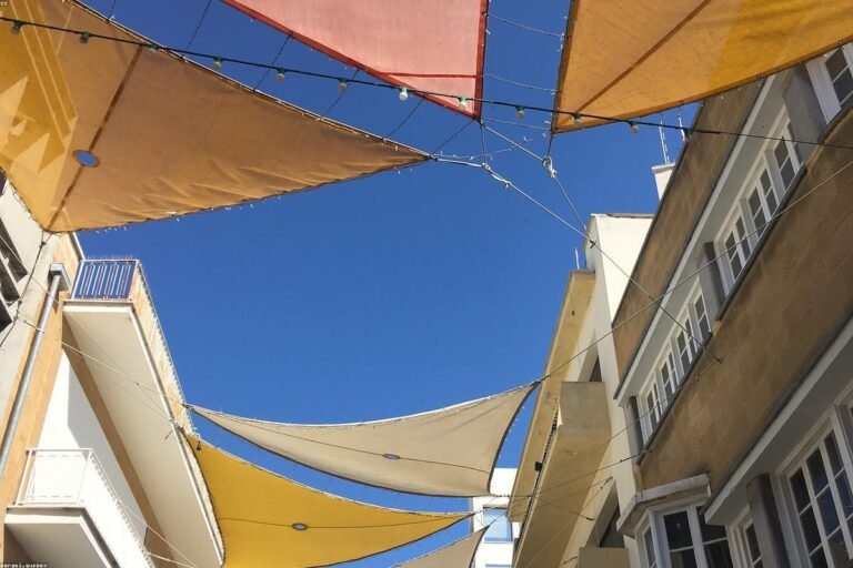 غرف زجاج: أفضل تصاميم غرف الزجاج للحدائق والأسطح الحديثة